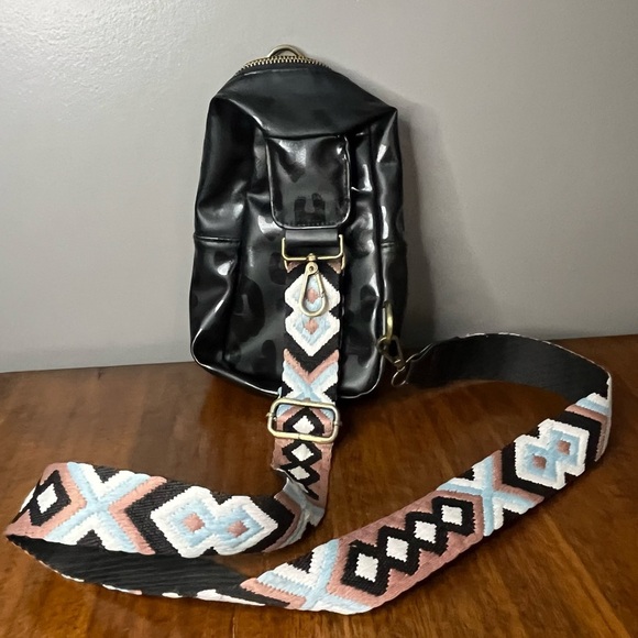 Women Chest Bag Sling Bag Small Crossbody Daypack Guitar Strap - Picture 6 of 12